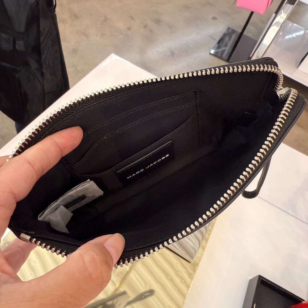 Limited‼️Marc Jacobs x ‘The Wizard of Oz’ Wristlet - Picture 3 of 4